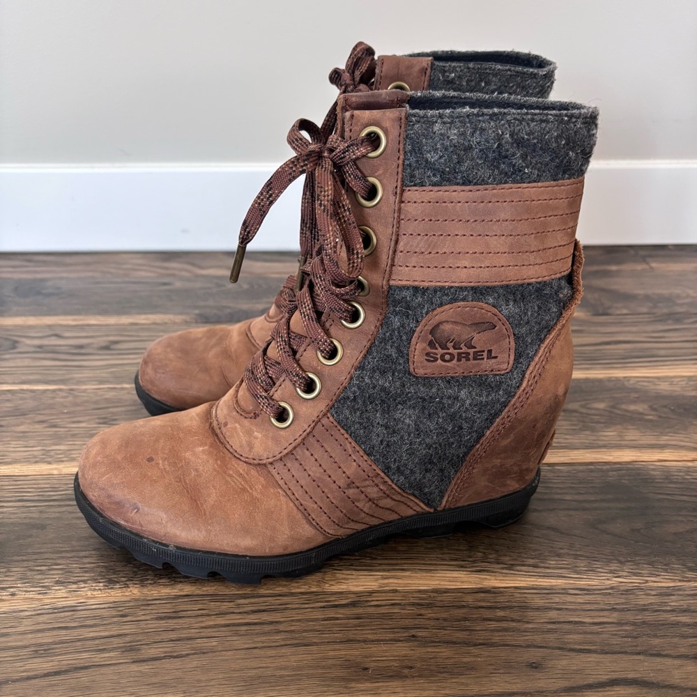 Sorel Lexie Wedge Boots in tobacco, leather and gel